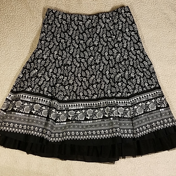 Apt. 9 Dresses & Skirts - Apt. 9 Floral Black & White Sequin Skirt Sz 6